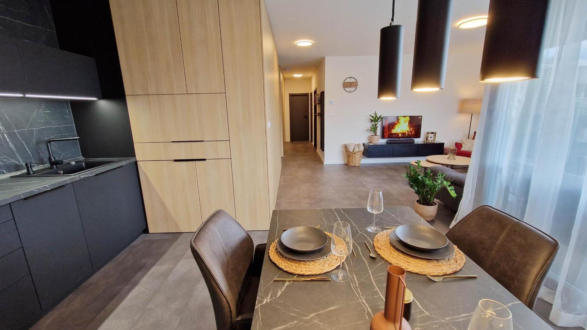Hillshome - 84M2 Moderny Byt S Terasou Aj Saunou ลิฟตอฟสกีมิคูลาช ภายนอก รูปภาพ